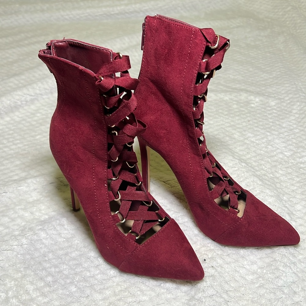 CHARLOTTE RUSSE - Size 6 HEELS